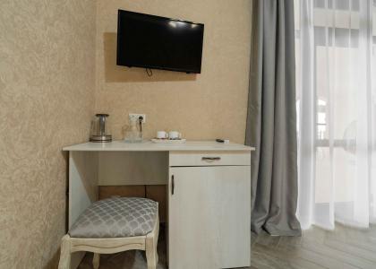 room 141 thumbnail 4