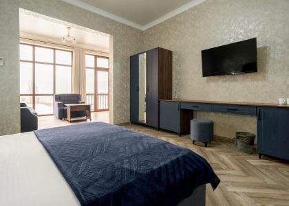 room 151 thumbnail 3