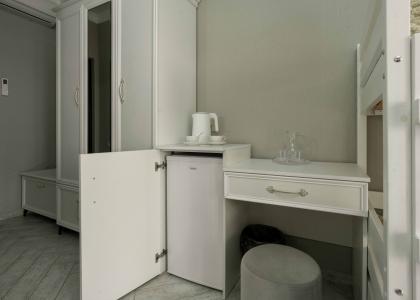 room 153 thumbnail 3